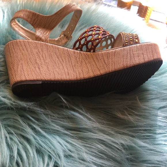 Sandals - Picture 2 of 3